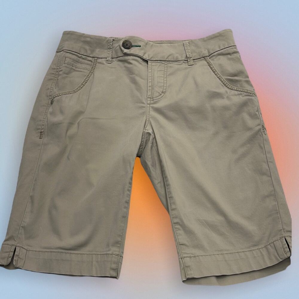 WORN JEANS Women’s 4/27 Bermuda Khaki Shorts